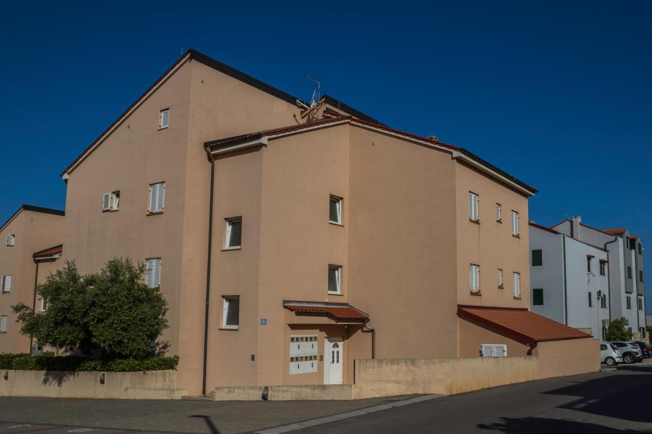 Apartment Novalja Exterior photo