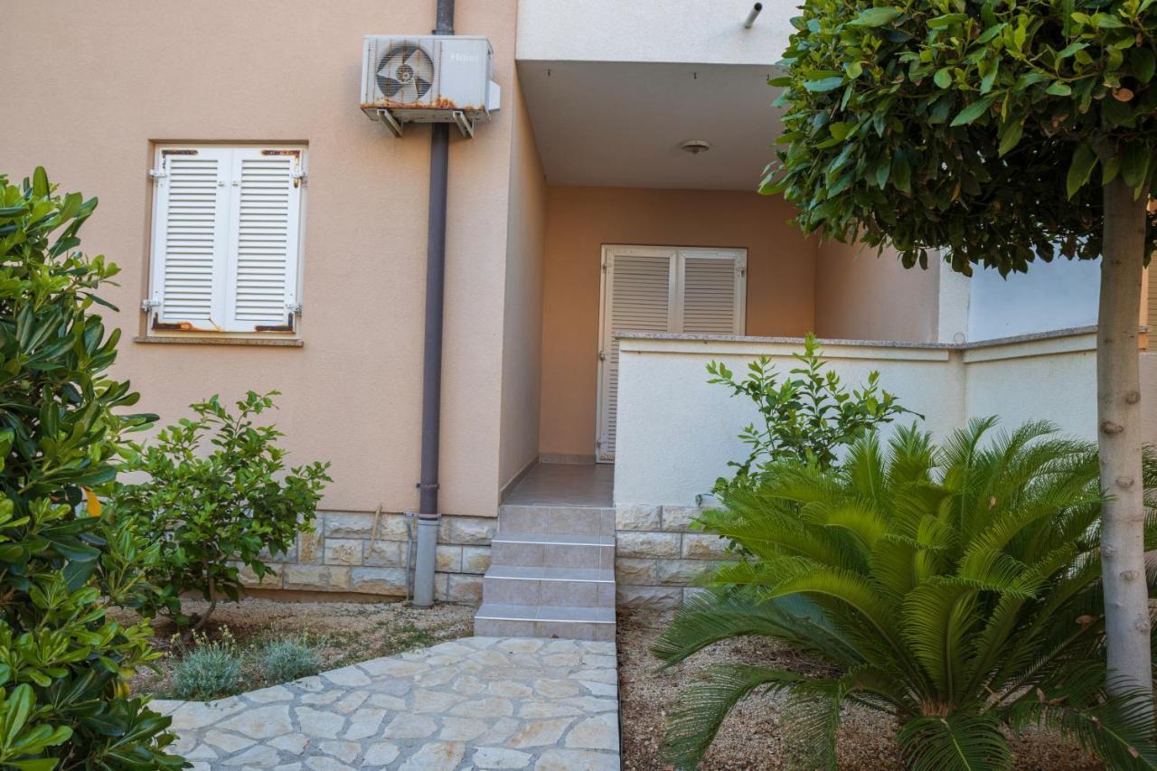 Apartment Novalja Exterior photo